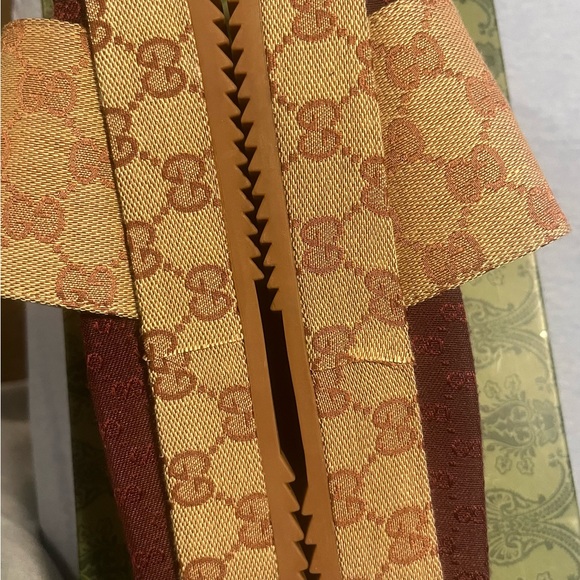 Gucci Wedge Sandals❤️🖤💚Size 39❤️💚the color is a reddish brownish combination - Picture 8 of 16